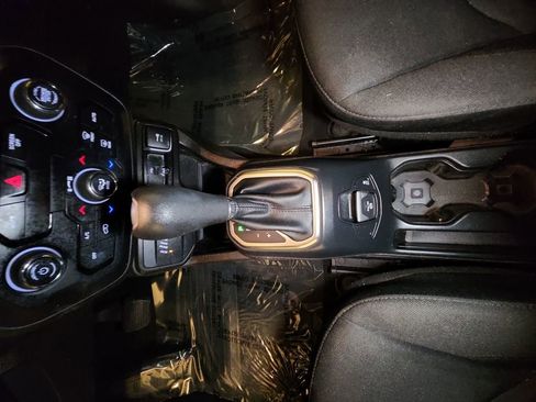 Used 2020 Jeep Renegade Latitude w/ Cold Weather Group AWD/4WD image 22