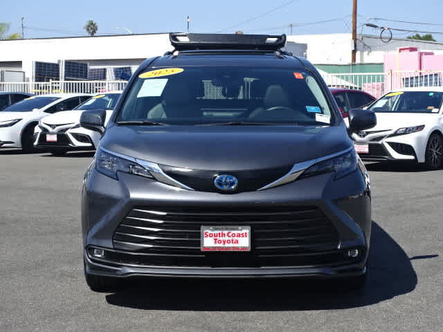Certified 2025 Toyota Sienna XLE w/ XLE Plus Package FWD image 3