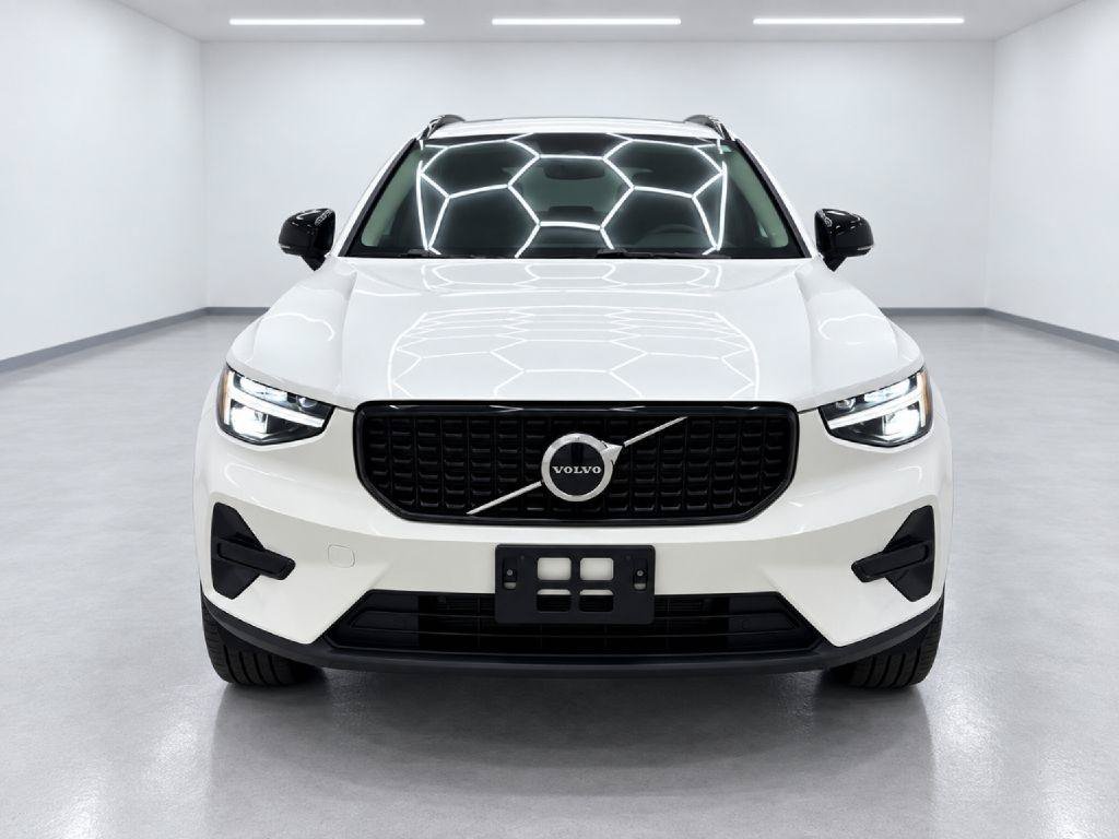 Used 2024 Volvo XC40 B5 Core w/ Climate Package AWD/4WD image 8