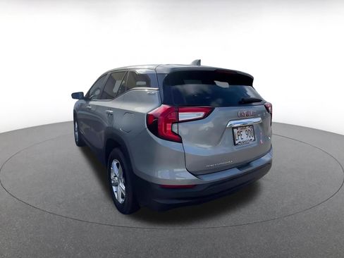 Used 2024 GMC Terrain SLE FWD image 11