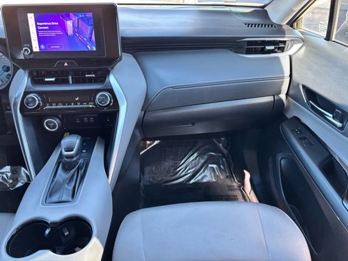 Certified 2024 Toyota Venza LE image 18