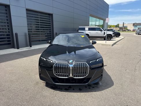 Used 2025 BMW 740i xDrive AWD/4WD image 9