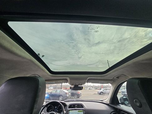 Used 2019 Jaguar F-PACE Premium image 44