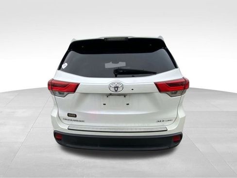Used 2017 Toyota Highlander XLE image 8