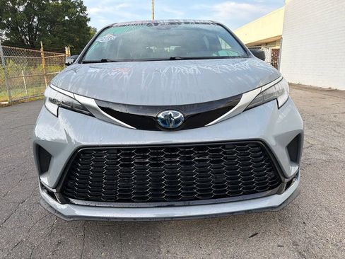 Used 2023 Toyota Sienna XSE AWD/4WD image 7