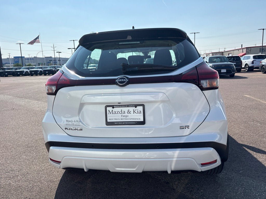 Used 2023 Nissan Kicks SR FWD image 6