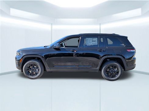 New 2025 Jeep Grand Cherokee Altitude image 2