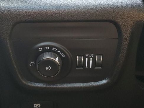 Certified 2025 Jeep Grand Cherokee Limited w/ Luxury Tech Group II image 38