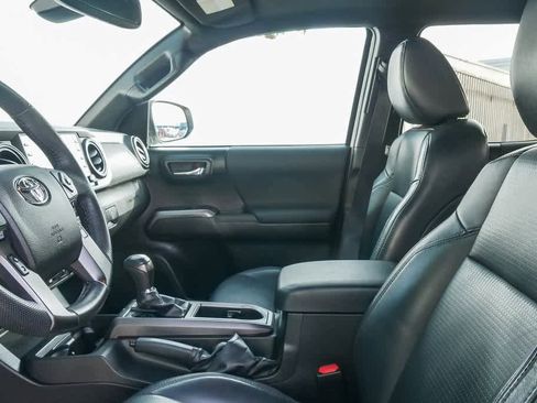 Used 2021 Toyota Tacoma TRD Off-Road w/ TRD Premium Off Road Package image 17