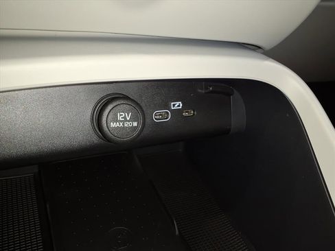 New 2026 Volvo XC40 B4 Plus w/ Protection Package Premier image 21