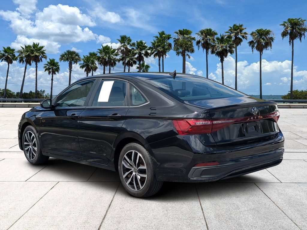 Used 2025 Volkswagen Jetta SE FWD image 5
