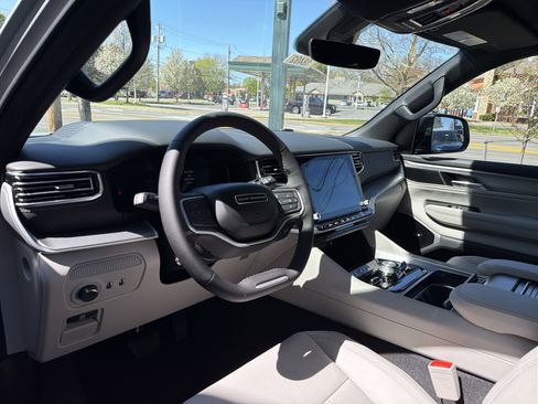 New 2026 Jeep Grand Wagoneer Limited AWD/4WD image 9