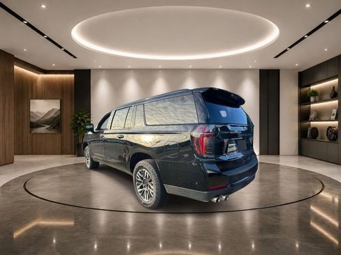 Used 2025 Chevrolet Suburban Z71 AWD/4WD image 5