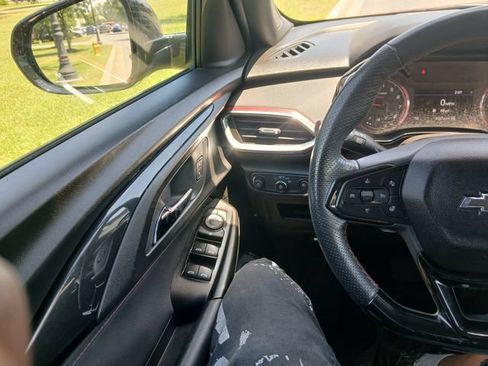 Used 2022 Chevrolet TrailBlazer RS w/ Sun and Liftgate Package AWD/4WD image 32
