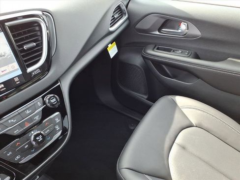 New 2026 Chrysler Voyager LX image 17