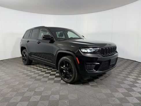 Certified 2023 Jeep Grand Cherokee Altitude AWD/4WD image 5