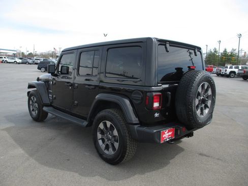 Used 2018 Jeep Wrangler Unlimited Sahara w/ Cold Weather Group image 6