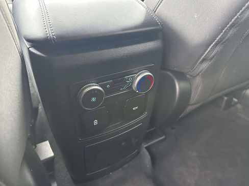 Used 2022 Ford Explorer XLT image 10