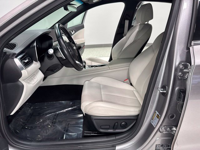Used 2025 Genesis G70 2.5T RWD image 13