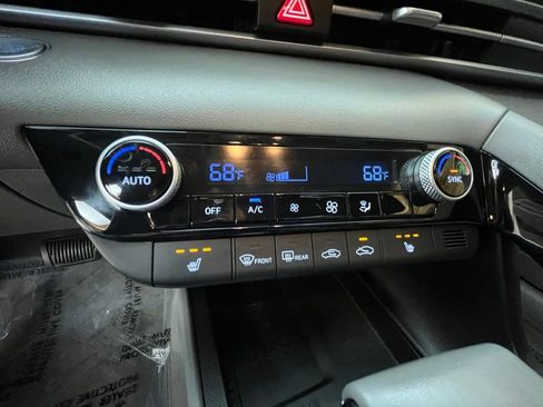 Used 2022 Hyundai Elantra SEL w/ Convenience + Premium Package image 19