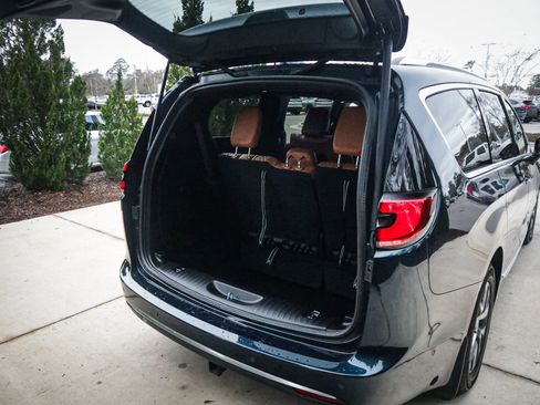 Used 2022 Chrysler Pacifica Pinnacle image 34