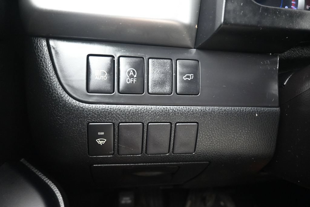 Used 2019 Toyota Highlander Plus AWD/4WD image 24