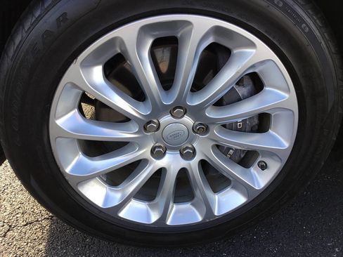 Used 2018 Land Rover Range Rover HSE image 15