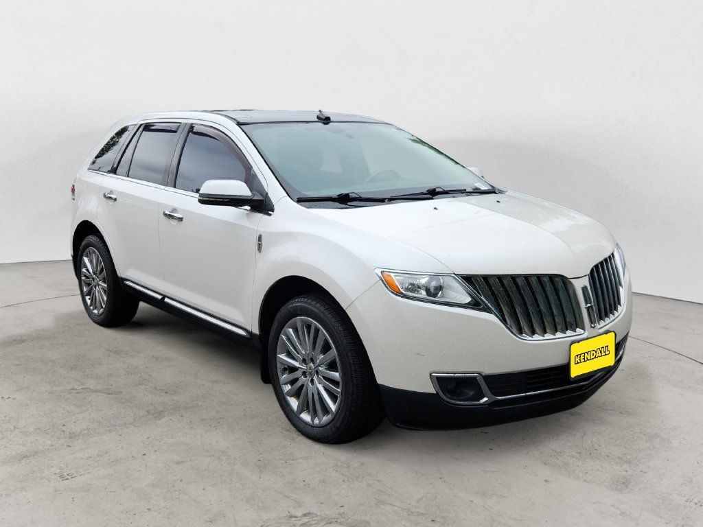 Used 2015 Lincoln MKX AWD w/ Equipment Group 102A image 3