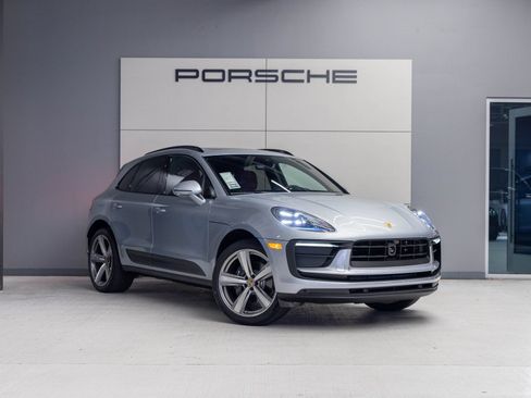 Certified 2026 Porsche Macan AWD/4WD image 9