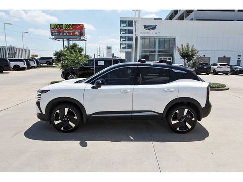 Used 2025 Nissan Kicks SR FWD image 3
