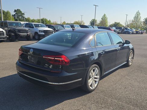 Used 2019 Volkswagen Passat 2.0T Wolfsburg w/ Wheels & Sunroof Package FWD image 7