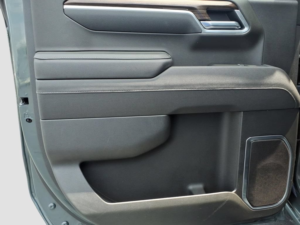 Used 2025 Chevrolet Silverado 1500 LT RWD image 13