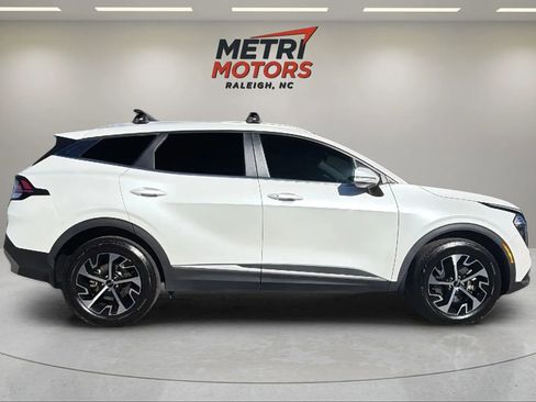 Used 2023 Kia Sportage EX image 2