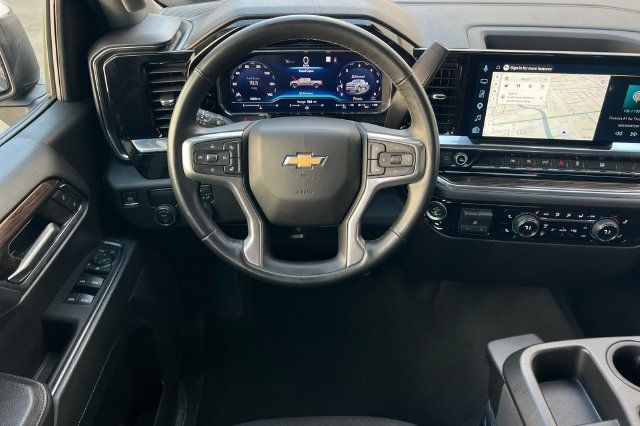 Used 2025 Chevrolet Silverado 1500 LT RWD image 17