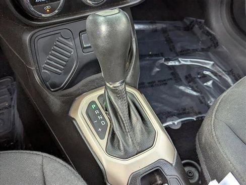 Used 2017 Jeep Renegade Latitude w/ Popular Equipment Group image 12