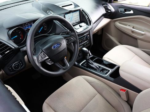 Used 2017 Ford Escape SE w/ Equipment Group 201A FWD image 4