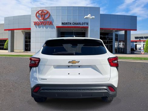 Used 2024 Chevrolet Trax LS w/ Driver Confidence Package FWD image 5