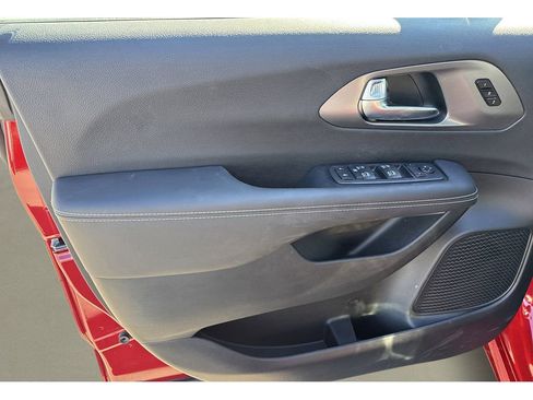 New 2026 Chrysler Pacifica Select FWD image 11