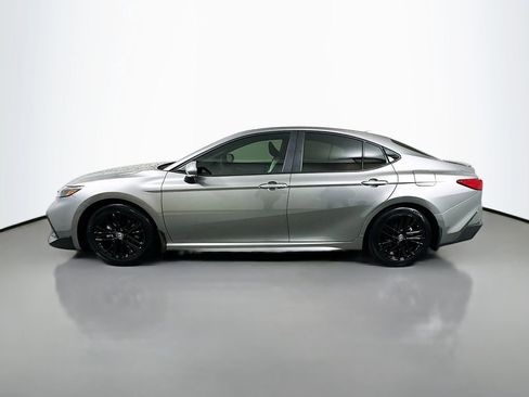 Used 2025 Toyota Camry SE image 8