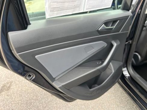 Used 2025 Volkswagen Jetta SE FWD image 11