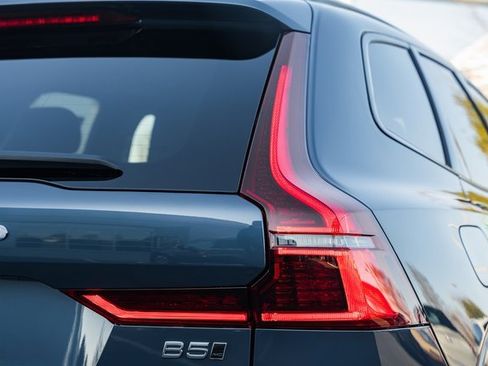 New 2026 Volvo XC60 B5 Plus w/ Climate Package image 7