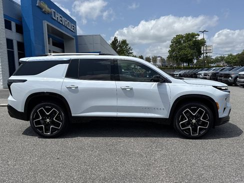 New 2026 Chevrolet Traverse High Country FWD image 2