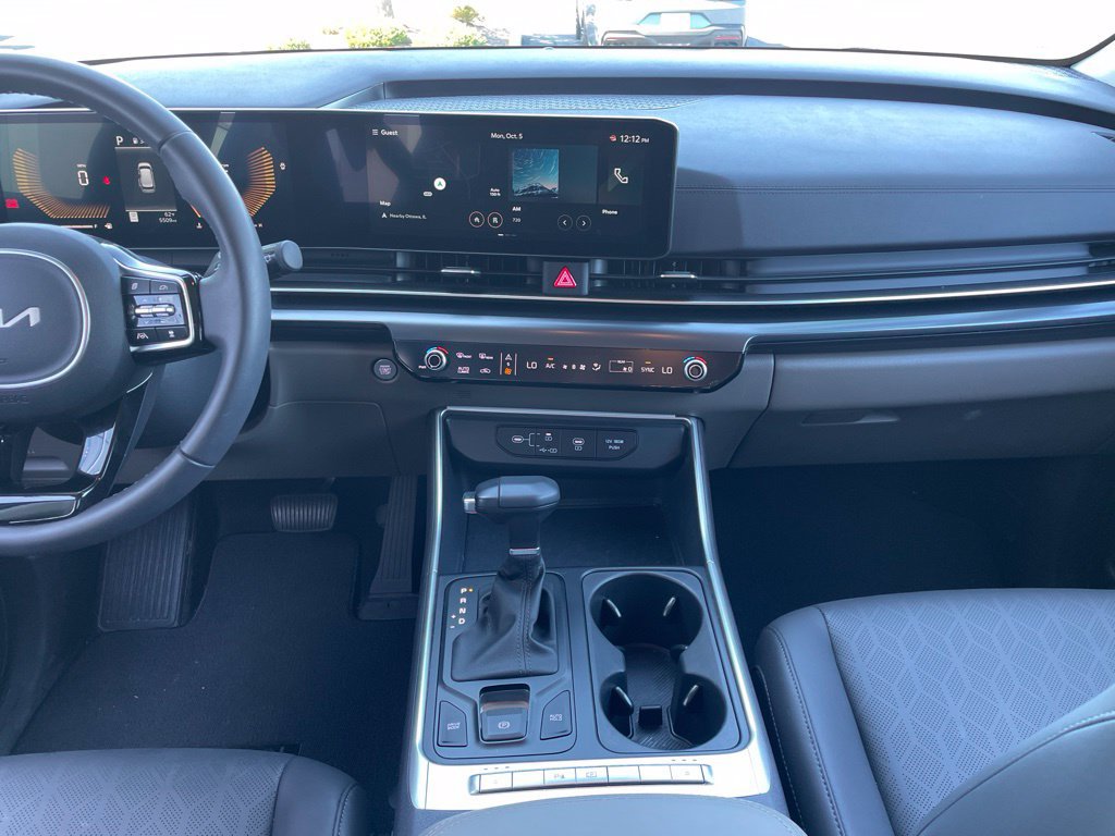 Used 2026 Kia Carnival FWD image 11