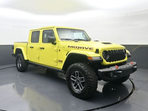 Used 2024 Jeep Gladiator Mojave image 3