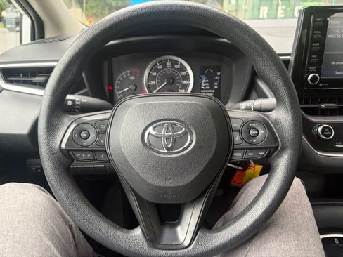 Used 2022 Toyota Corolla LE FWD image 31