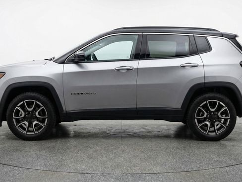 Used 2025 Jeep Compass Trailhawk AWD/4WD image 3