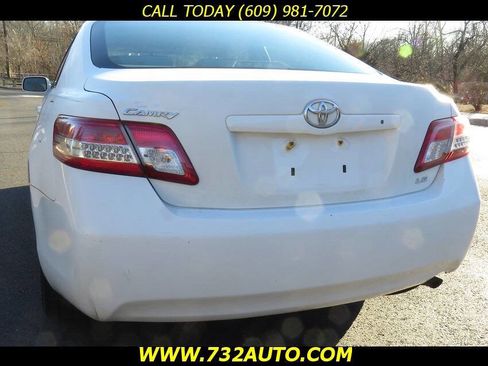 Used 2011 Toyota Camry LE image 22