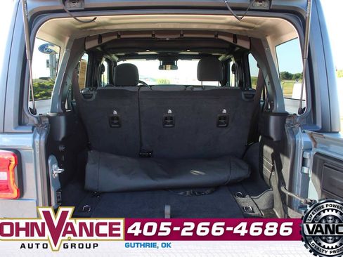 Used 2025 Jeep Wrangler Unlimited Rubicon AWD/4WD image 12