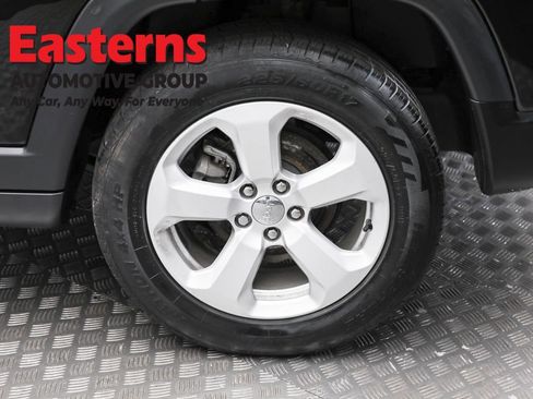 Used 2019 Jeep Compass Latitude w/ Cold Weather Group image 8