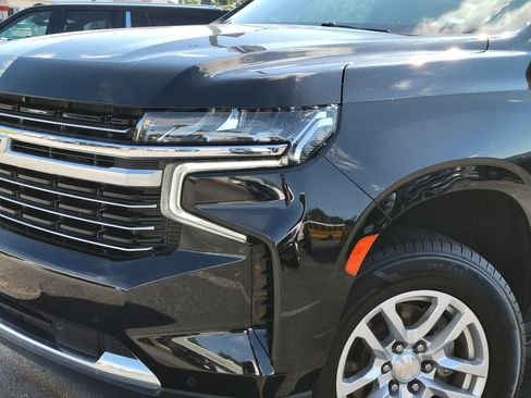 Used 2024 Chevrolet Suburban LT RWD image 9
